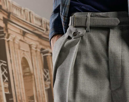 Attention to details on pants, such as pleats and seams, to choose impressive trousers