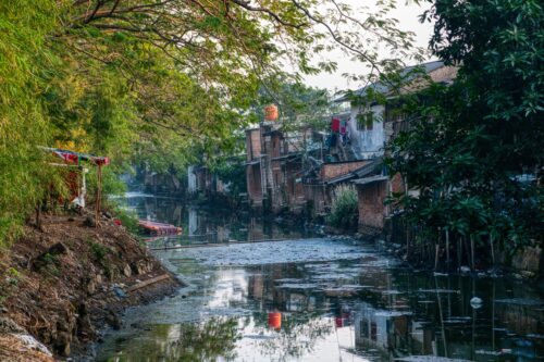 Fast fashion seriously pollutes water, affecting human health