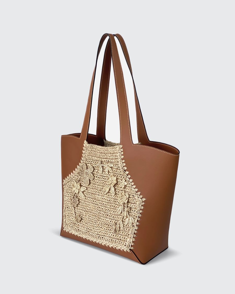 The Alazne natural Raffia Bag from the sdie with microfiber leather handle and floral details